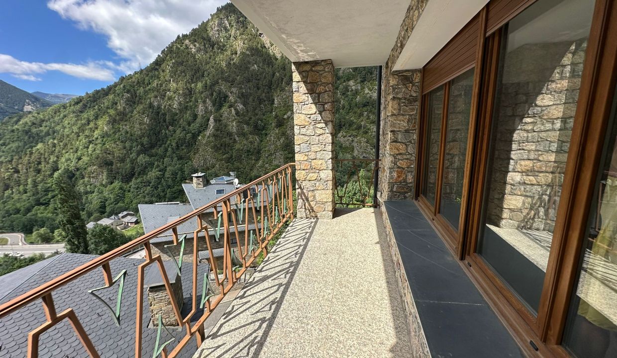 WhatsApp Image 2025-11-20 at 23.31.34 (1)